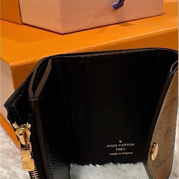 💯% Authentic Louis Vuitton Zoé wallet ✨ - Picture 12 of 15